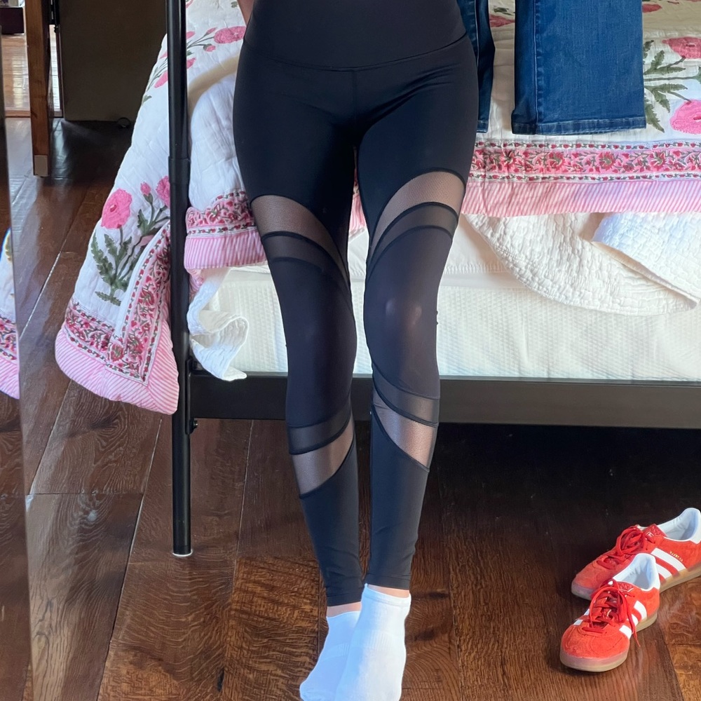 Lulu Lemon Black Mesh Panel Leggings | Size 4